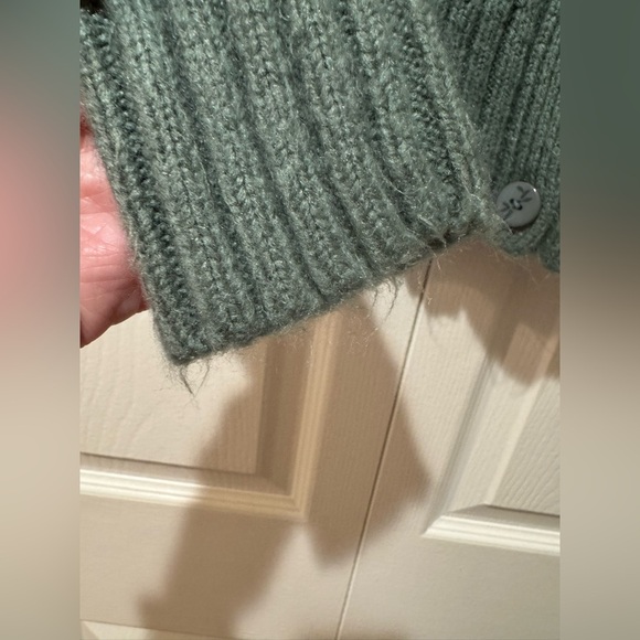 Hearts of palm soft sage Green Cable Knit Sweater with ball dots Size Small GUC - Picture 3 of 14